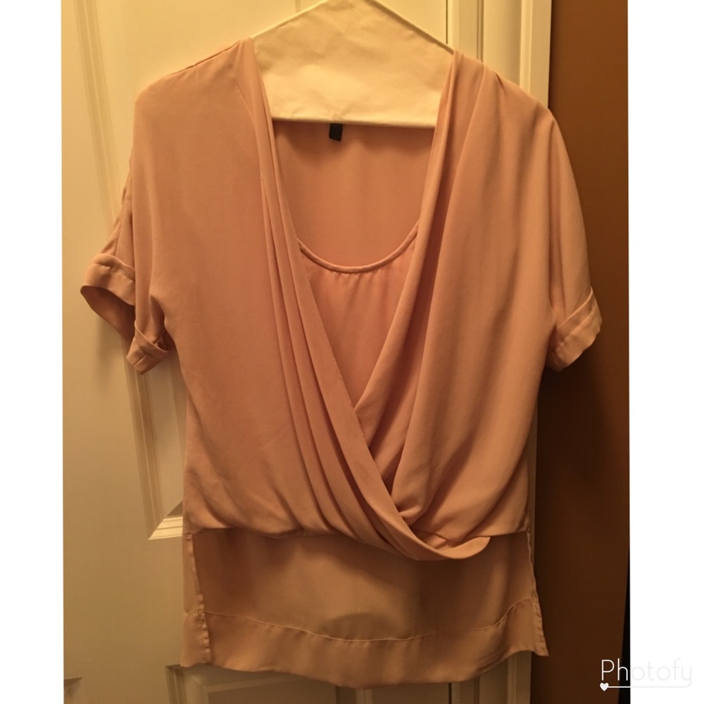 BCBG Sexy light pink blouse. A must have!